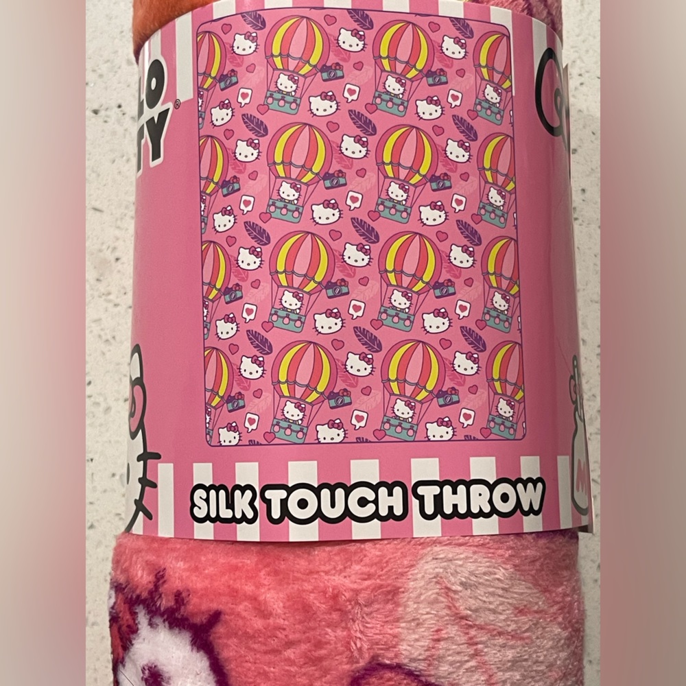 Hello kitty throw